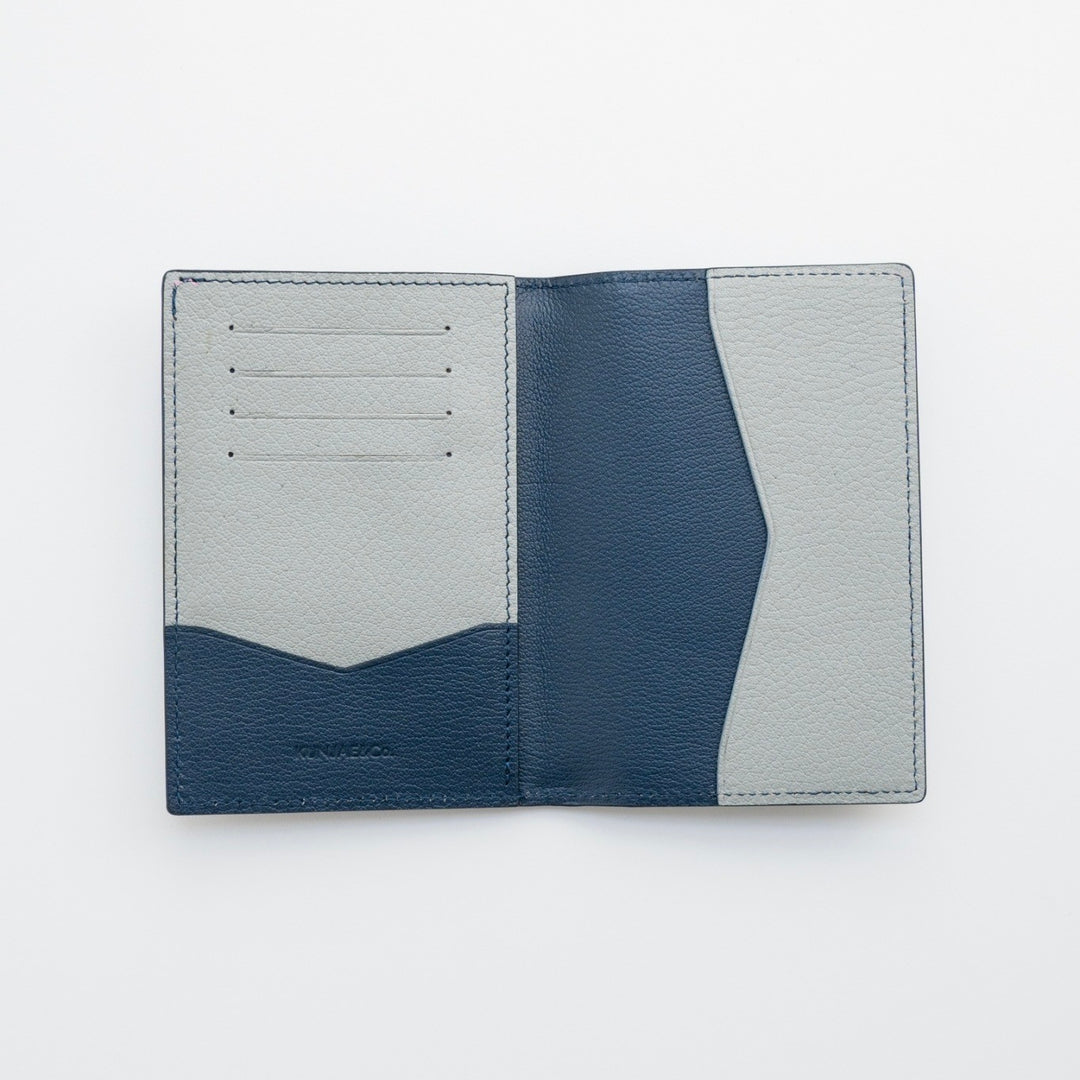 THE VOYAGER PASSPORT HOLDER