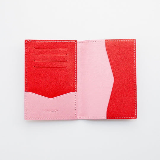 THE VOYAGER PASSPORT HOLDER