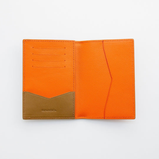 THE VOYAGER PASSPORT HOLDER