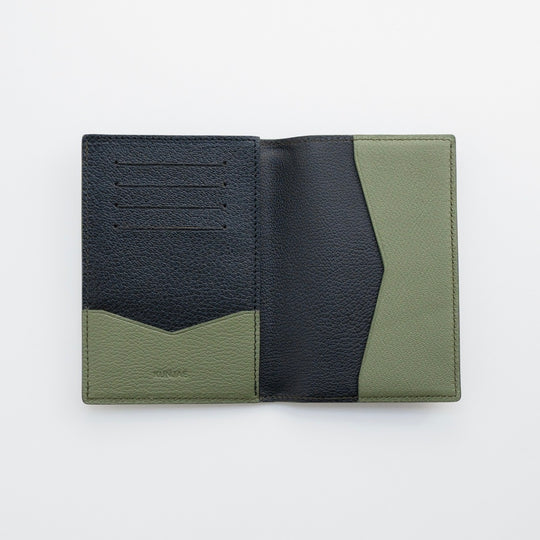 THE VOYAGER PASSPORT HOLDER